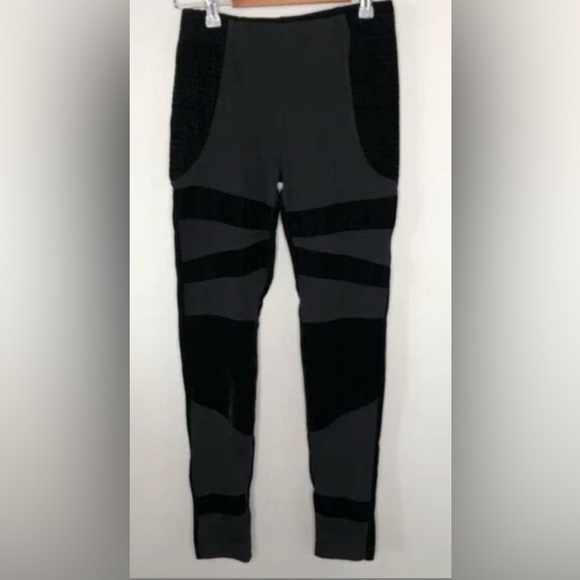 NWT - MinkPink Black Velour Banded Leggings - Size L - Picture 3 of 5